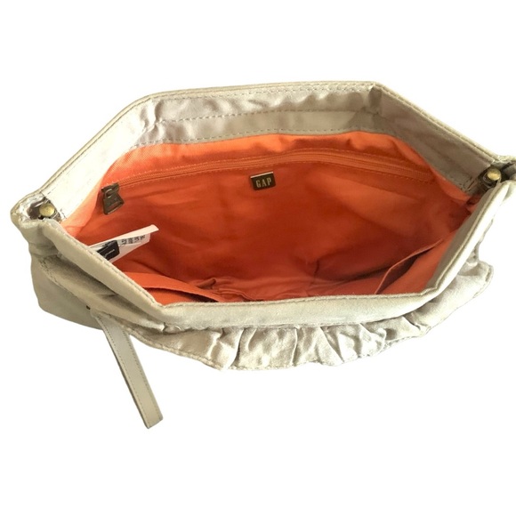 GAP Ruffle Bohemian Magnetic Band Close Clutch Purse with Wrist Strap - Picture 4 of 6